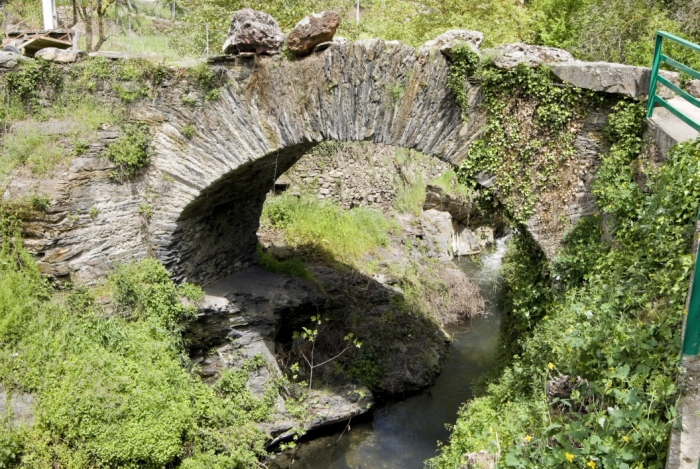 Puente Romano de Entoma